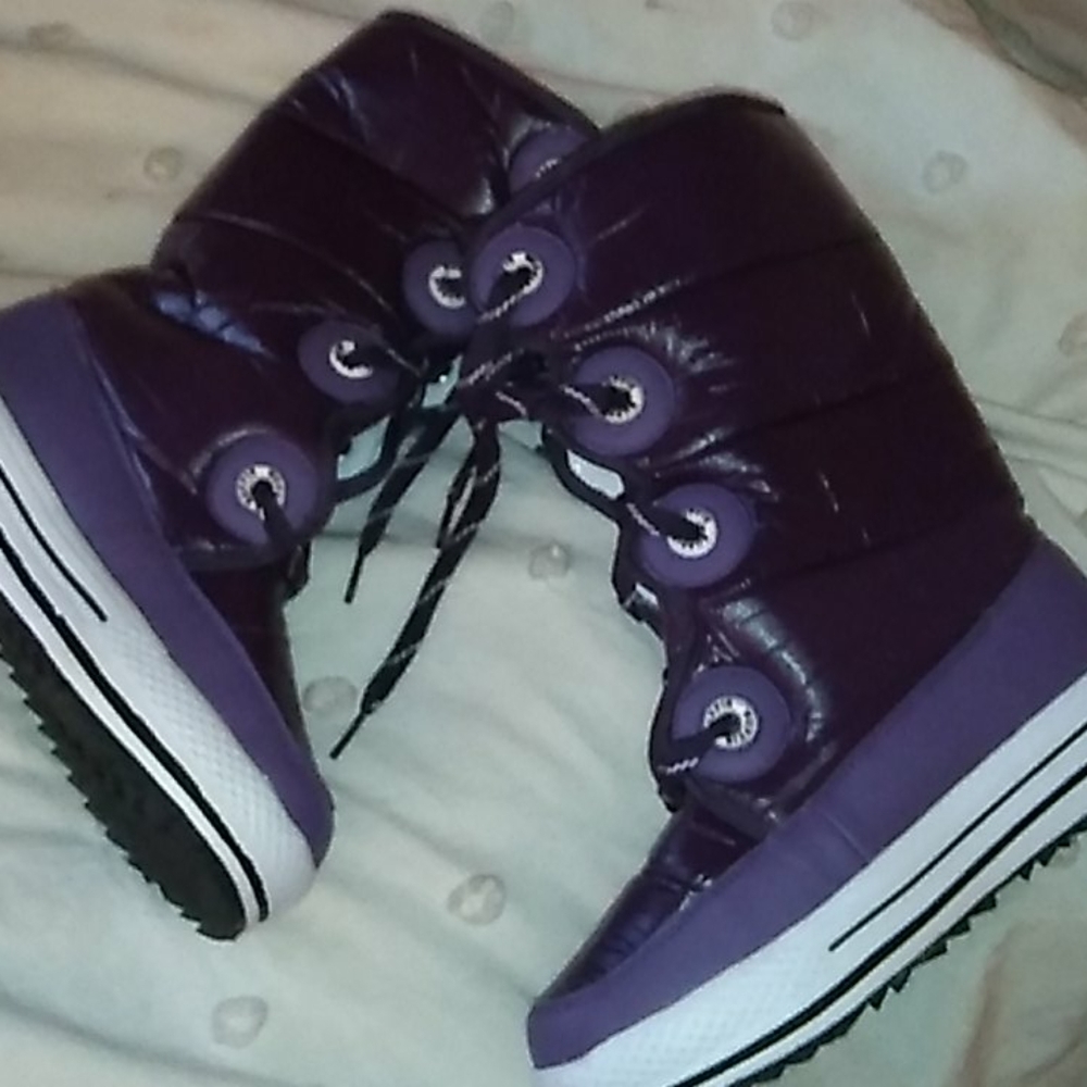 PURLPLE FLUFFY SNOWBOOTS